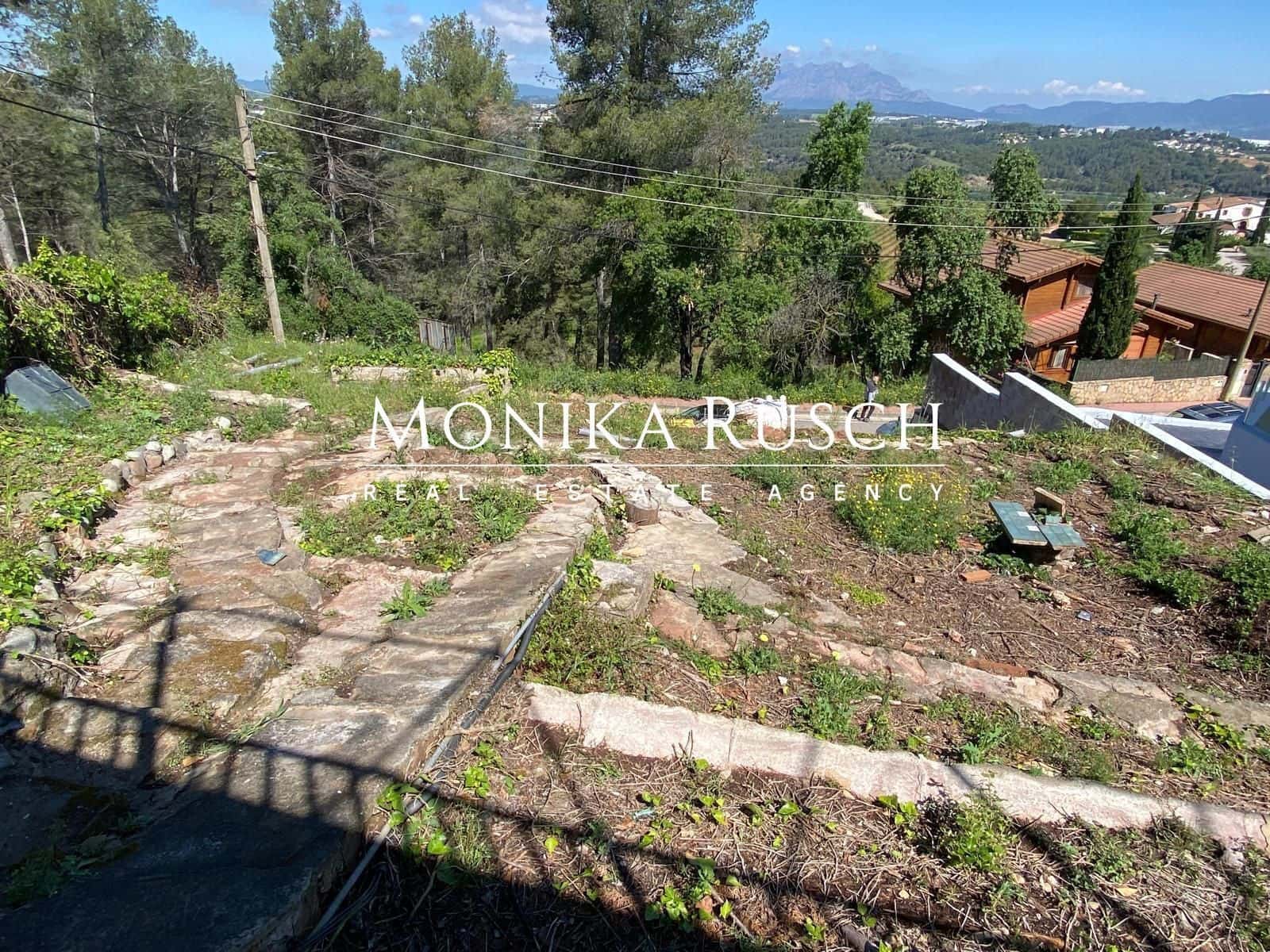 Grunde uden byggetilladelser til salg i Castellvi de Rosanes - € 97.000 (Ref: 8914735)