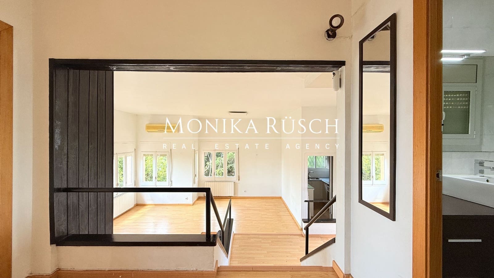 3 soverom Villa til salgs i Palleja med garasje - € 400 000 (Ref: 8982110)