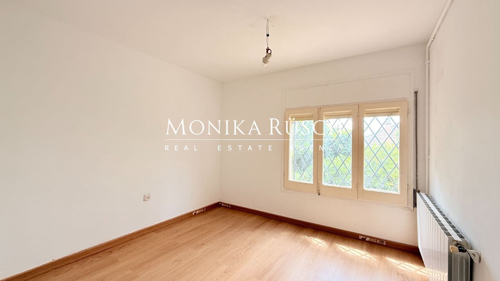 3 soverom Villa til salgs i Palleja med garasje - € 400 000 (Ref: 8982110)