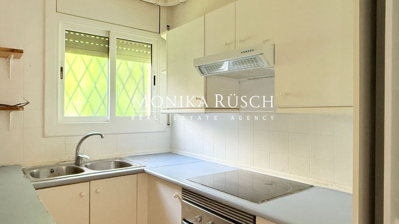 3 soverom Villa til salgs i Palleja med garasje - € 400 000 (Ref: 8982110)