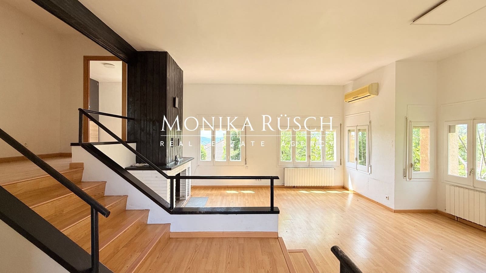 3 soverom Villa til salgs i Palleja med garasje - € 400 000 (Ref: 8982110)