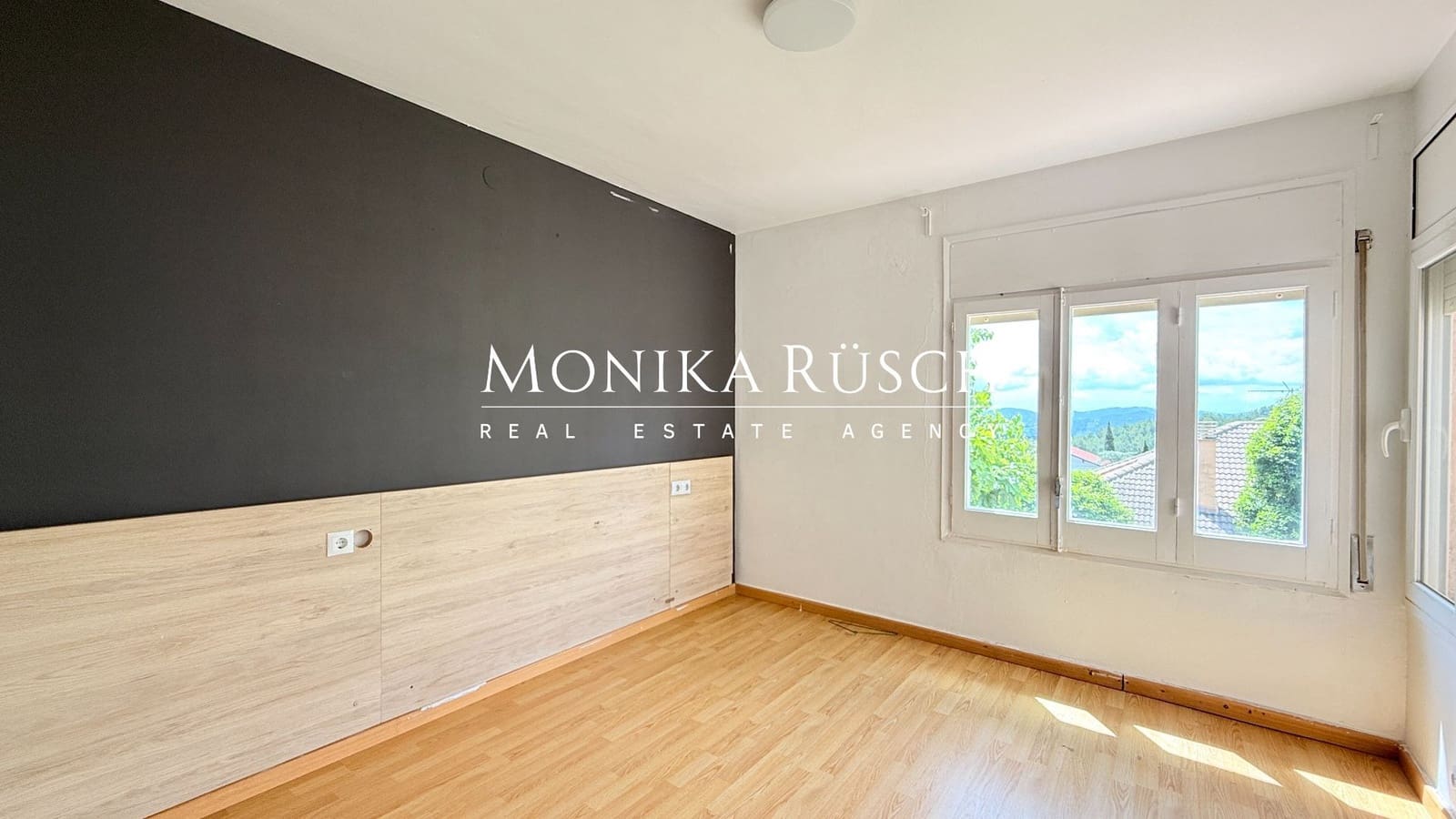 3 soverom Villa til salgs i Palleja med garasje - € 400 000 (Ref: 8982110)