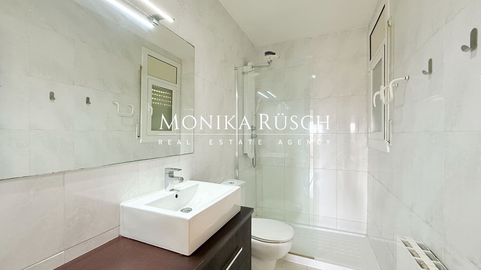 3 soverom Villa til salgs i Palleja med garasje - € 400 000 (Ref: 8982110)