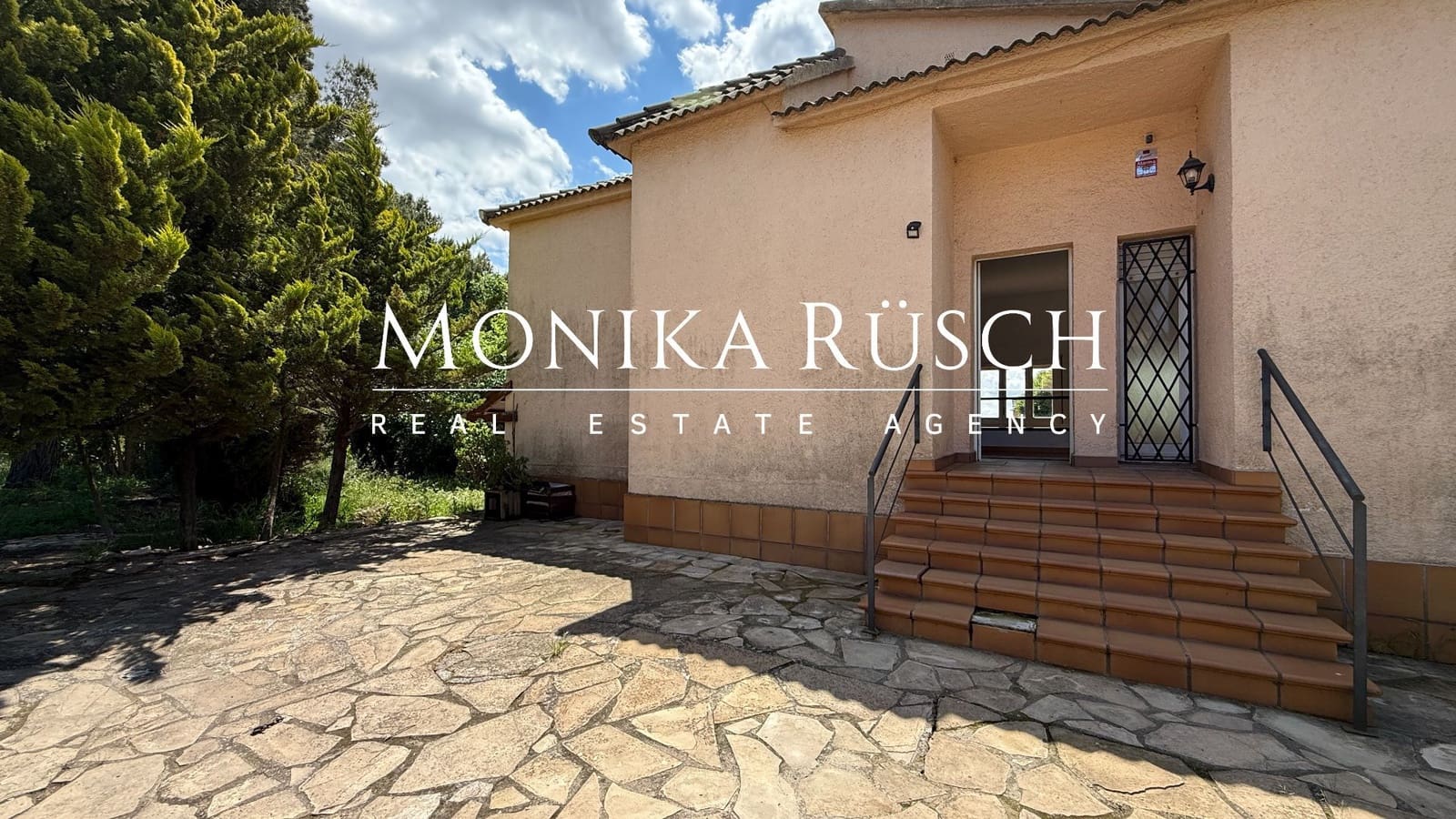 3 soverom Villa til salgs i Palleja med garasje - € 400 000 (Ref: 8982110)