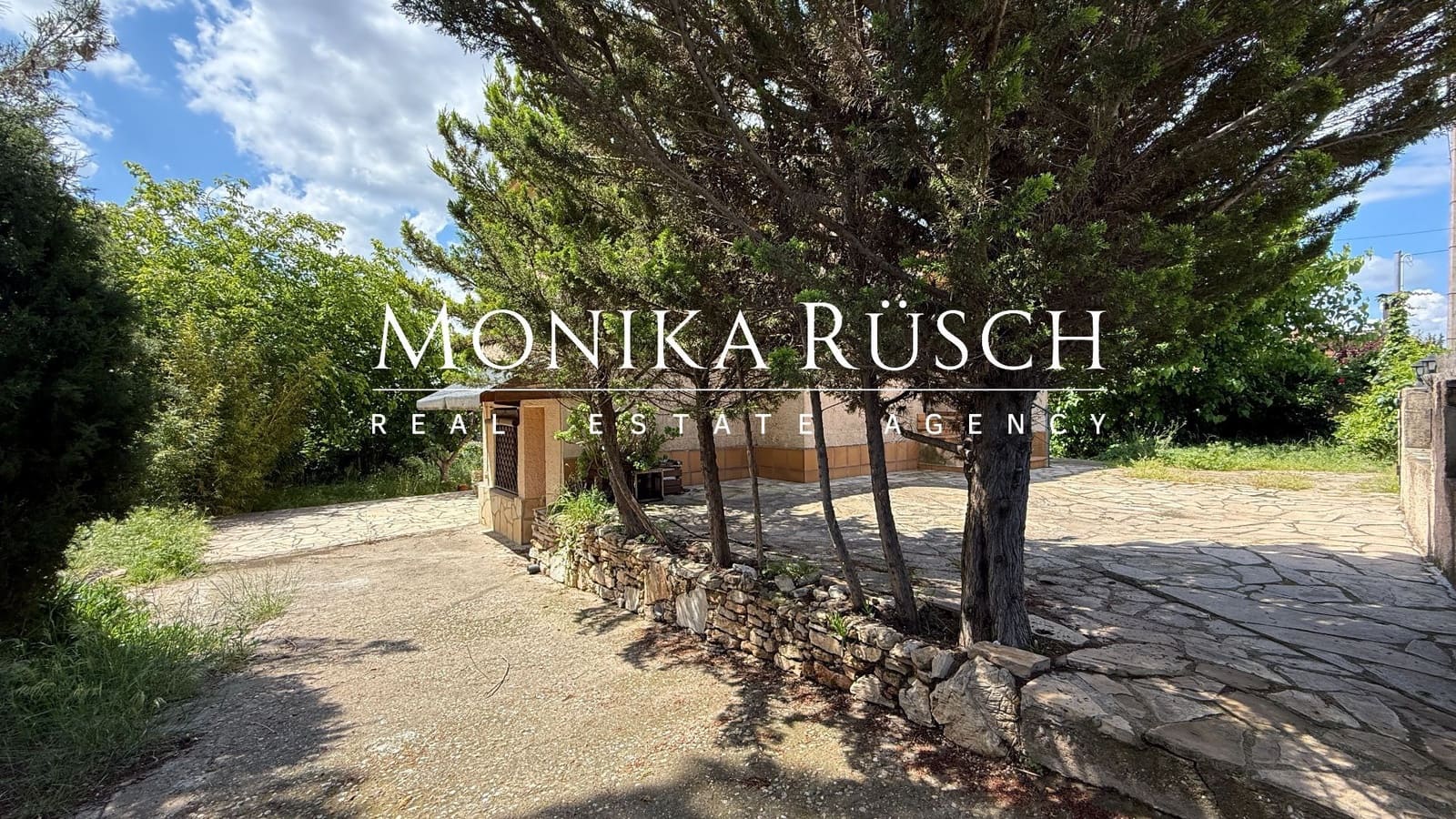 3 soverom Villa til salgs i Palleja med garasje - € 400 000 (Ref: 8982110)