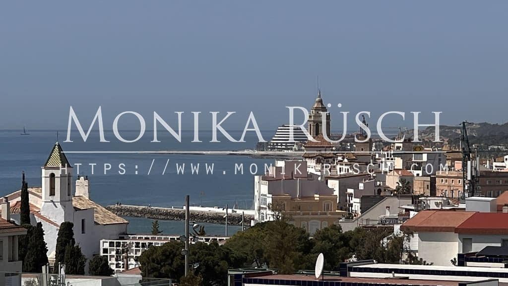 3 bedroom Penthouse for rent in Sitges with pool garage - € 5,500 (Ref: 9001028)