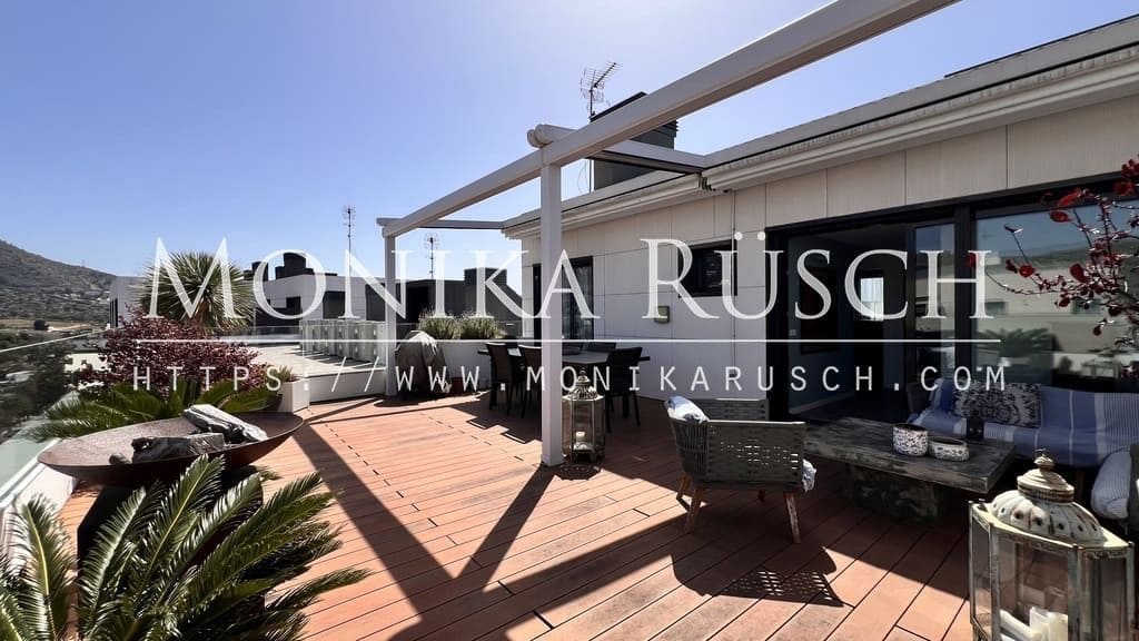 3 bedroom Penthouse for rent in Sitges with pool garage - € 5,500 (Ref: 9001028)