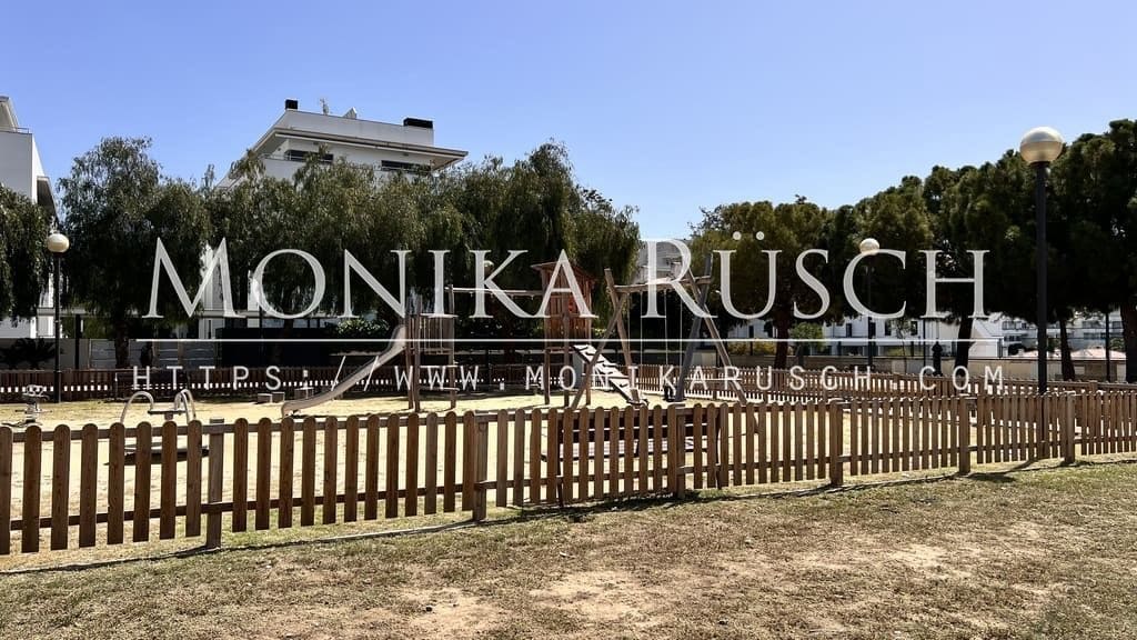 3 bedroom Penthouse for rent in Sitges with pool garage - € 5,500 (Ref: 9001028)