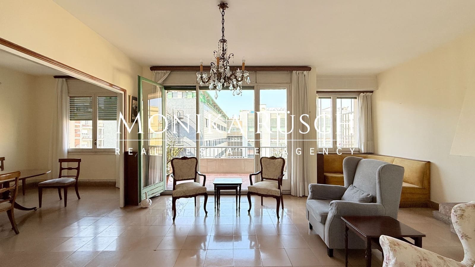 7 bedroom Flat for sale in Barcelona city with garage - € 975,000 (Ref: 9036389)