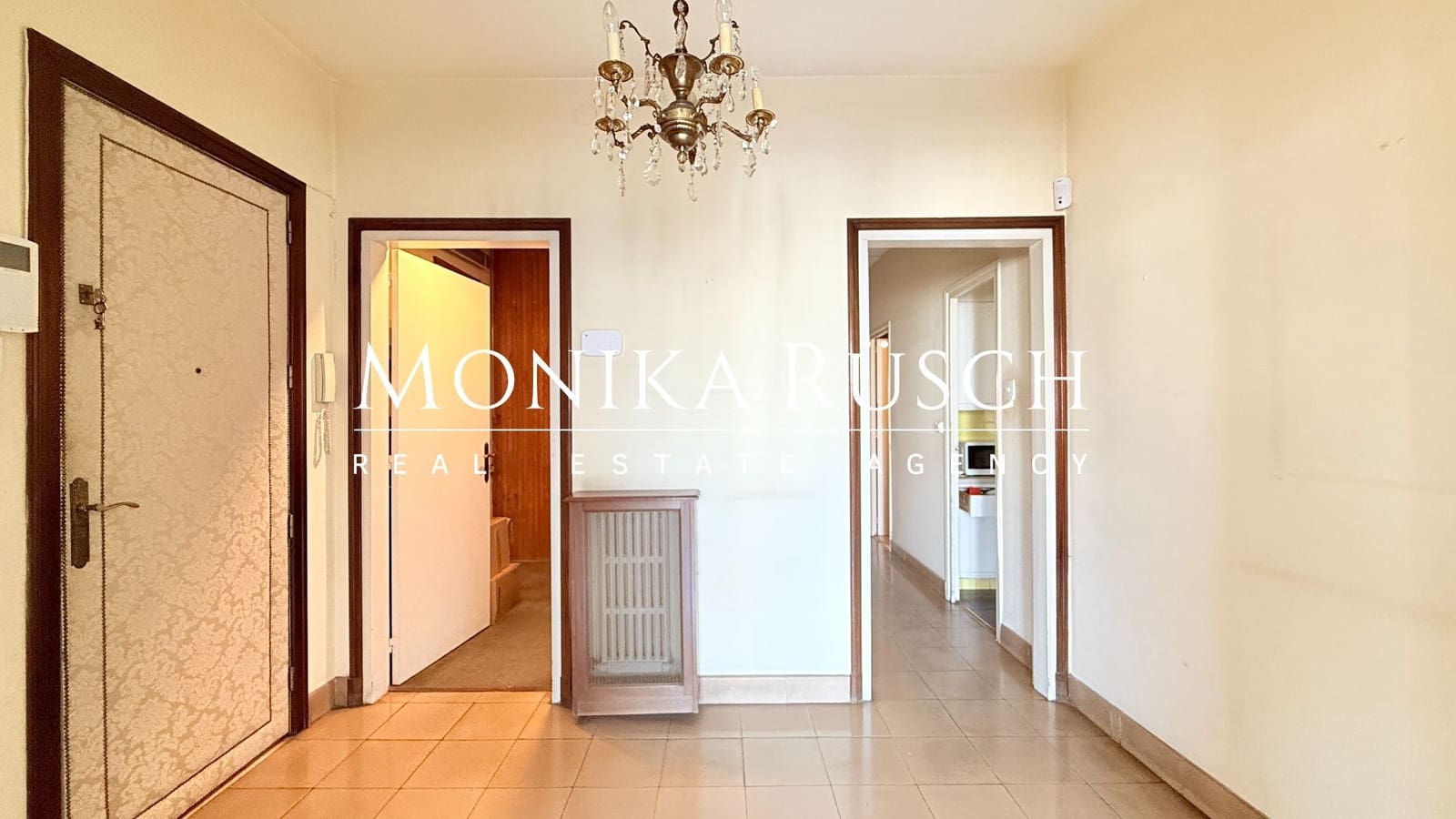 7 bedroom Flat for sale in Barcelona city with garage - € 975,000 (Ref: 9036389)