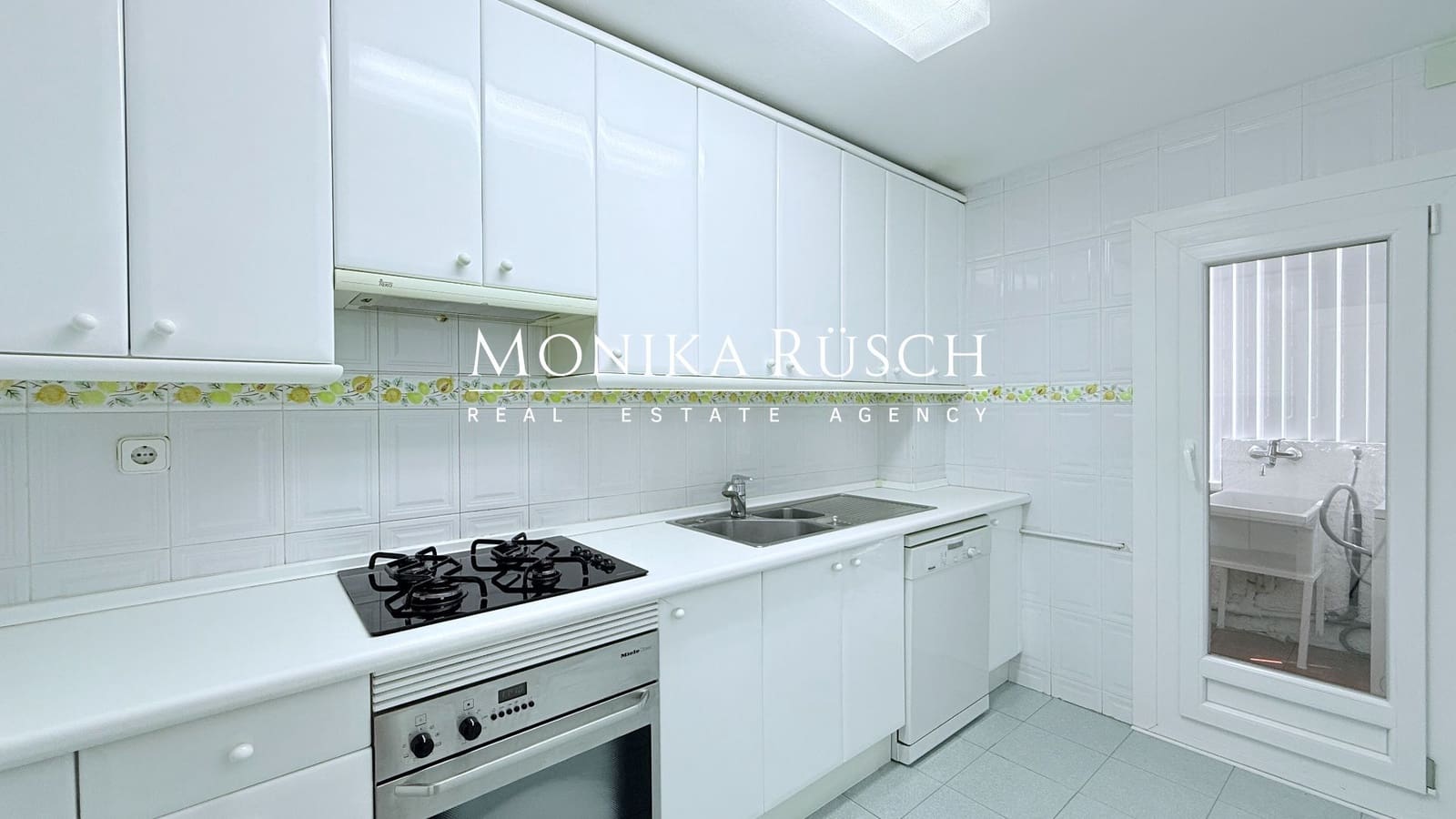 3 slaapkamer Flat te koop in Sant Just Desvern met zwembad garage - € 580.000 (Ref: 9057301)