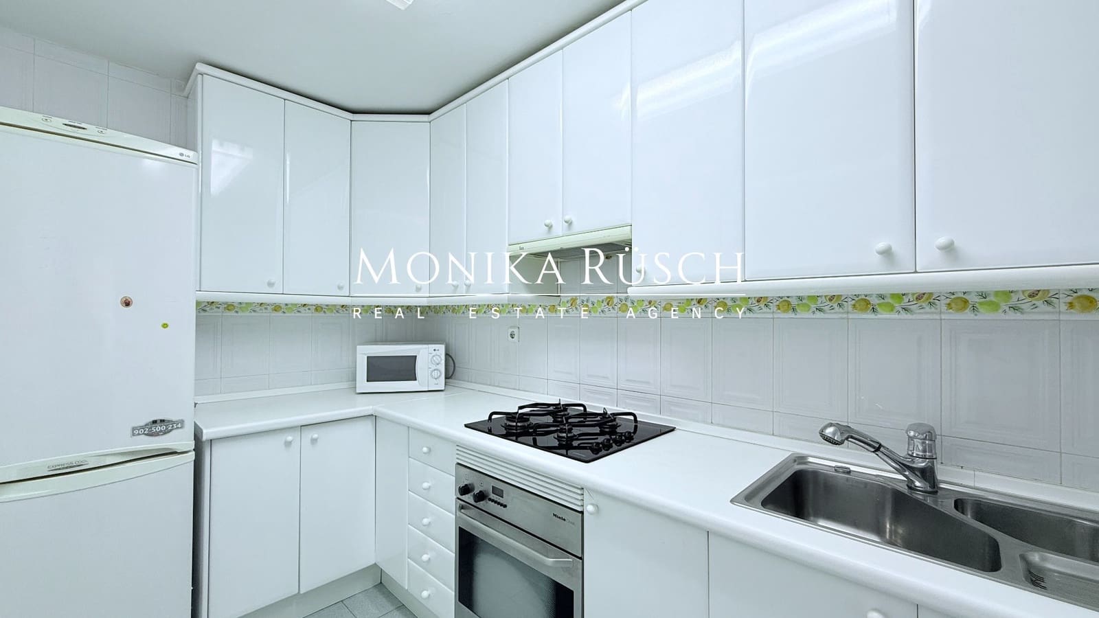 3 slaapkamer Flat te koop in Sant Just Desvern met zwembad garage - € 580.000 (Ref: 9057301)