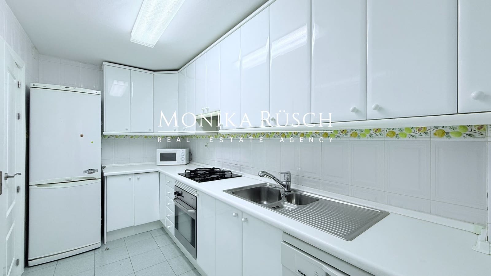 3 slaapkamer Flat te koop in Sant Just Desvern met zwembad garage - € 580.000 (Ref: 9057301)