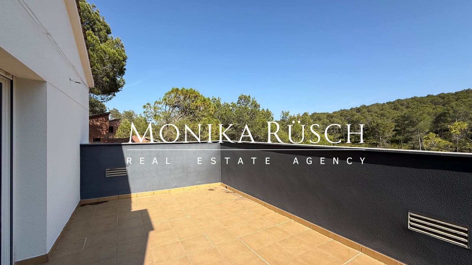 4 bedroom Villa for sale in Olivella with pool garage - € 490,000 (Ref: 9068512)