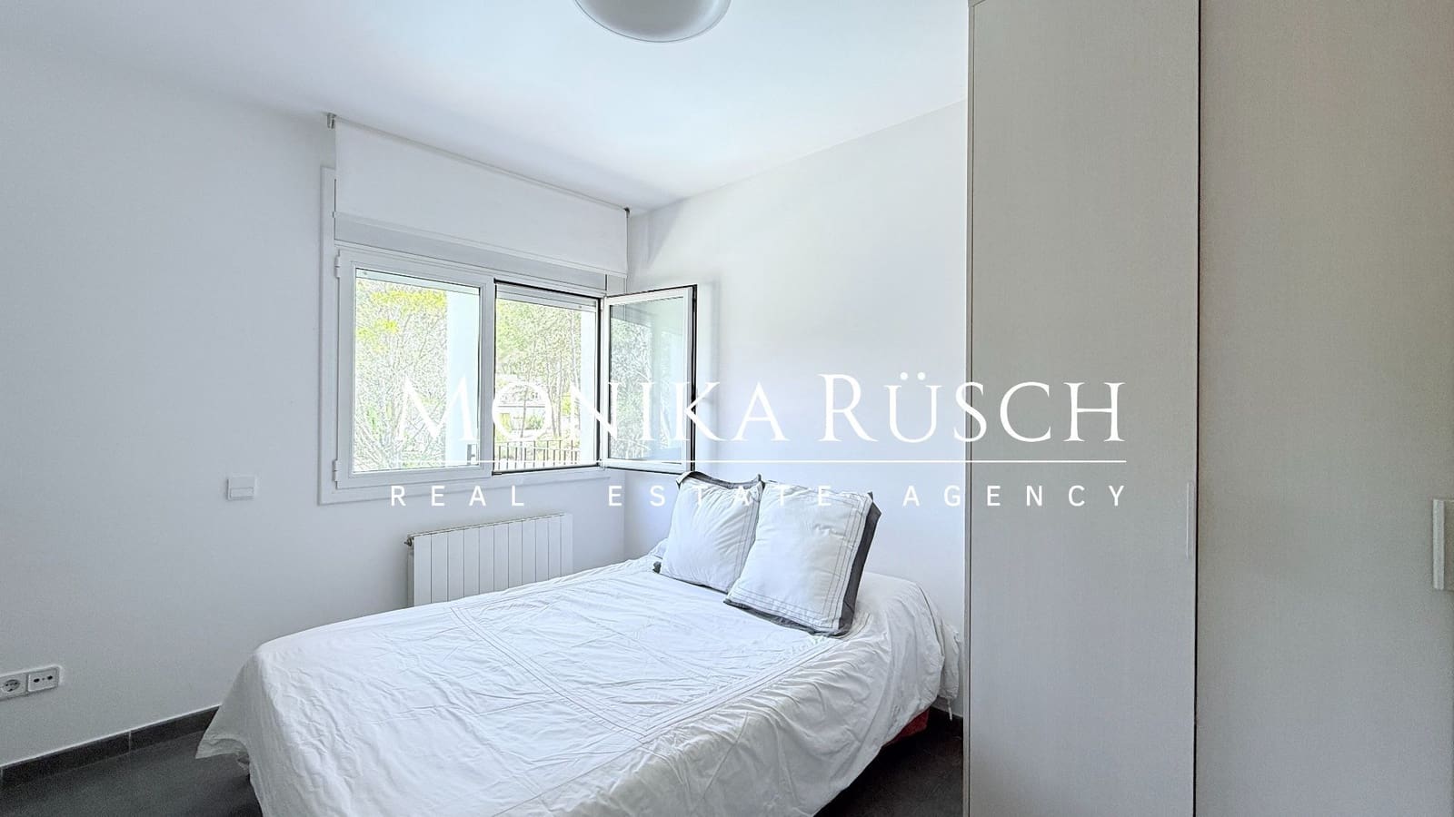 4 bedroom Villa for sale in Olivella with pool garage - € 490,000 (Ref: 9068512)