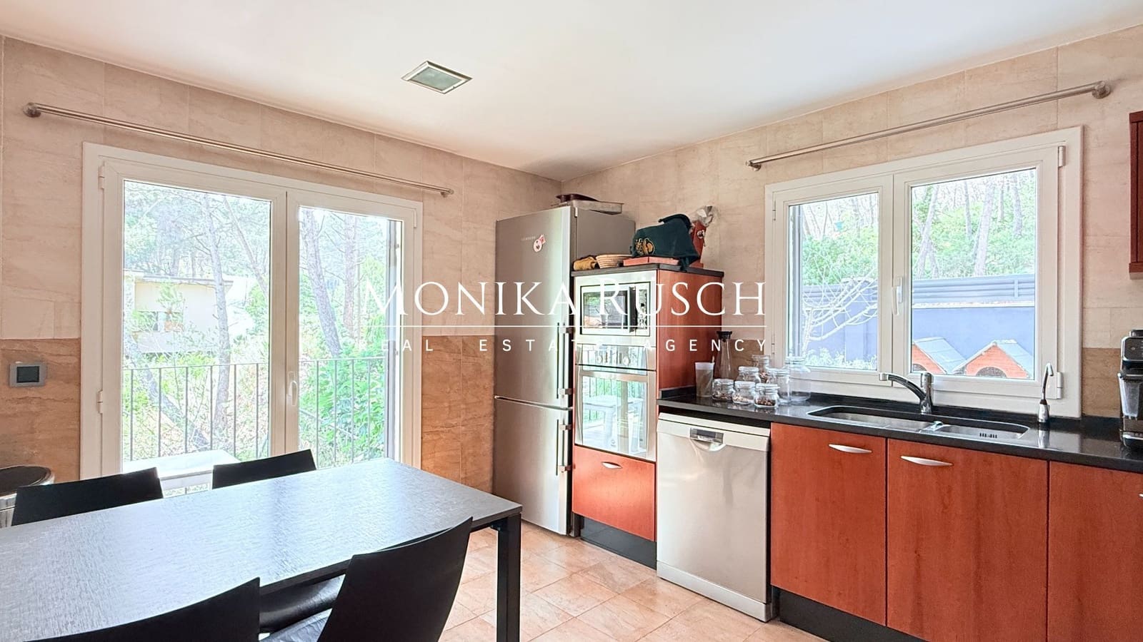 4 bedroom Villa for sale in Olivella with pool garage - € 490,000 (Ref: 9068512)