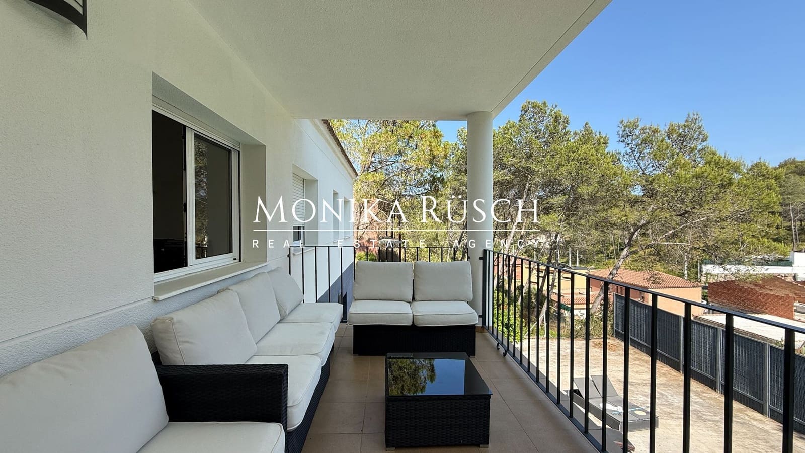 4 bedroom Villa for sale in Olivella with pool garage - € 490,000 (Ref: 9068512)