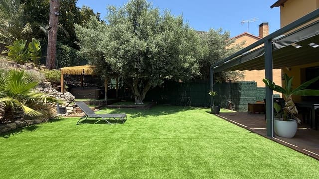 5 bedroom Semi-detached Villa for rent in Castelldefels with pool garage - € 4,300 (Ref: 9074841)