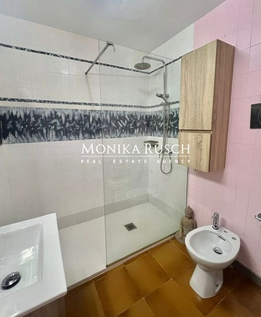 4 slaapkamer Villa te koop in Palleja met zwembad garage - € 750.000 (Ref: 9106254)