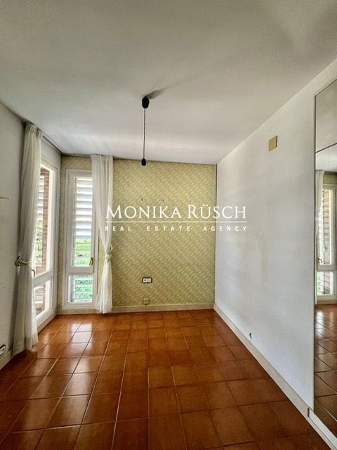 4 slaapkamer Villa te koop in Palleja met zwembad garage - € 750.000 (Ref: 9106254)