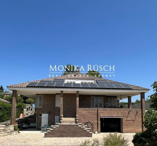 4 slaapkamer Villa te koop in Palleja met zwembad garage - € 750.000 (Ref: 9106254)