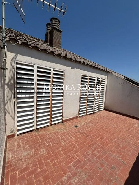 4 slaapkamer Villa te koop in Palleja met zwembad garage - € 750.000 (Ref: 9106254)