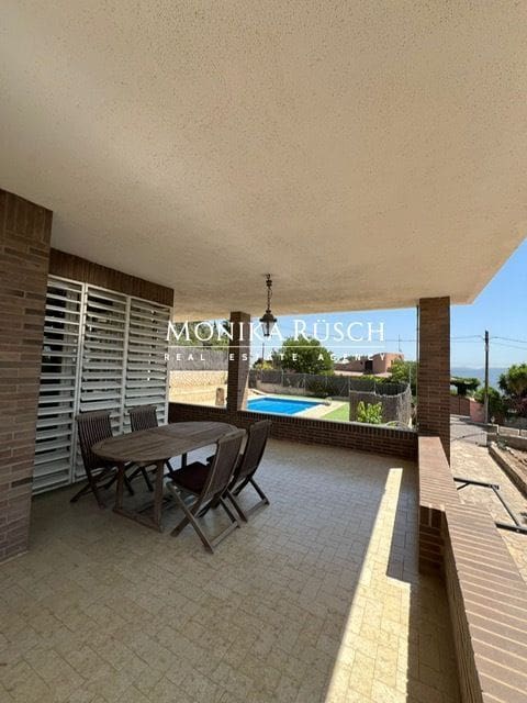 4 slaapkamer Villa te koop in Palleja met zwembad garage - € 750.000 (Ref: 9106254)