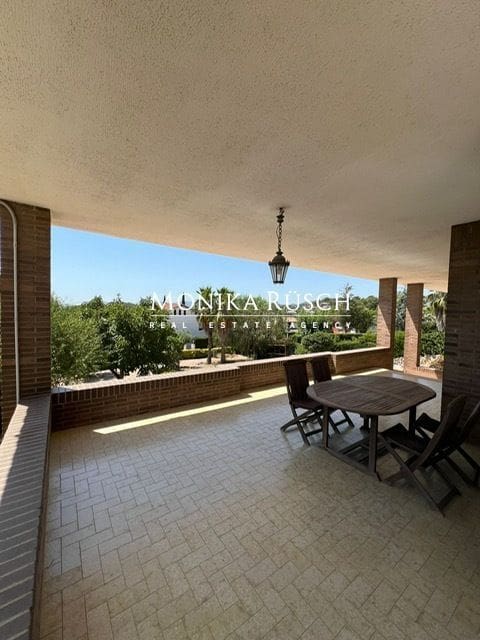 4 slaapkamer Villa te koop in Palleja met zwembad garage - € 750.000 (Ref: 9106254)