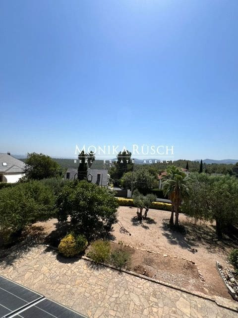 4 slaapkamer Villa te koop in Palleja met zwembad garage - € 750.000 (Ref: 9106254)