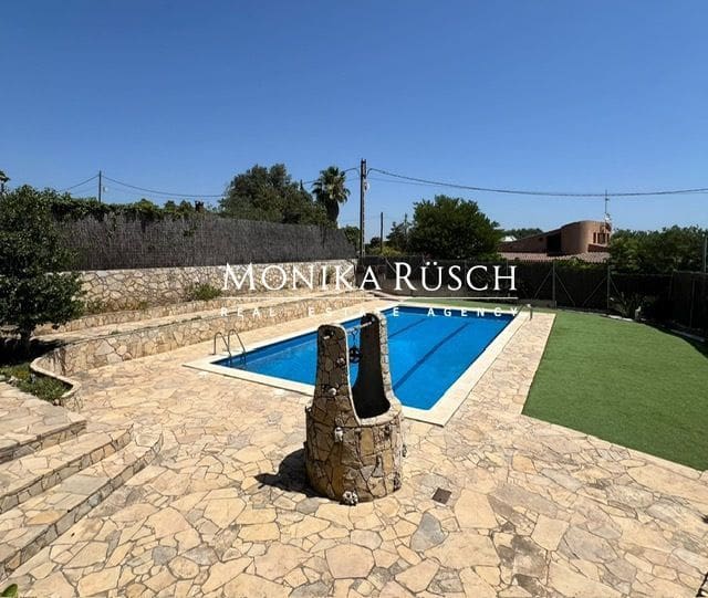 4 slaapkamer Villa te koop in Palleja met zwembad garage - € 750.000 (Ref: 9106254)