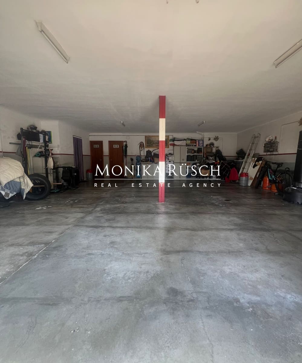 4 slaapkamer Villa te koop in Palleja met zwembad garage - € 750.000 (Ref: 9106254)