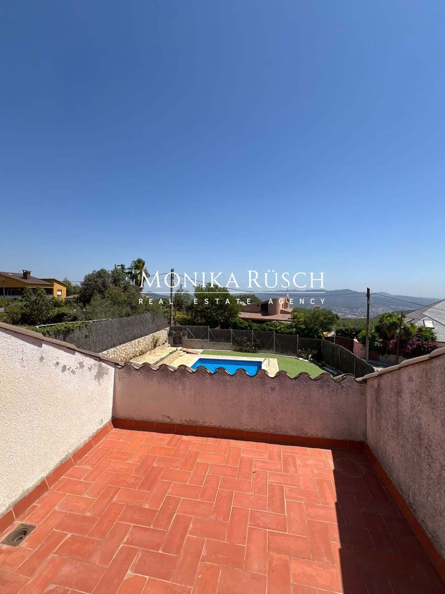 4 slaapkamer Villa te koop in Palleja met zwembad garage - € 750.000 (Ref: 9106254)