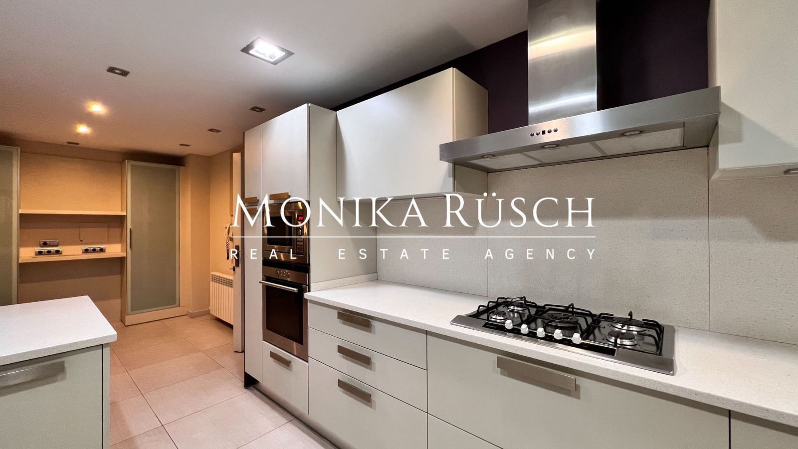 4 bedroom Flat for sale in Barcelona city with garage - € 1,599,000 (Ref: 9355489)