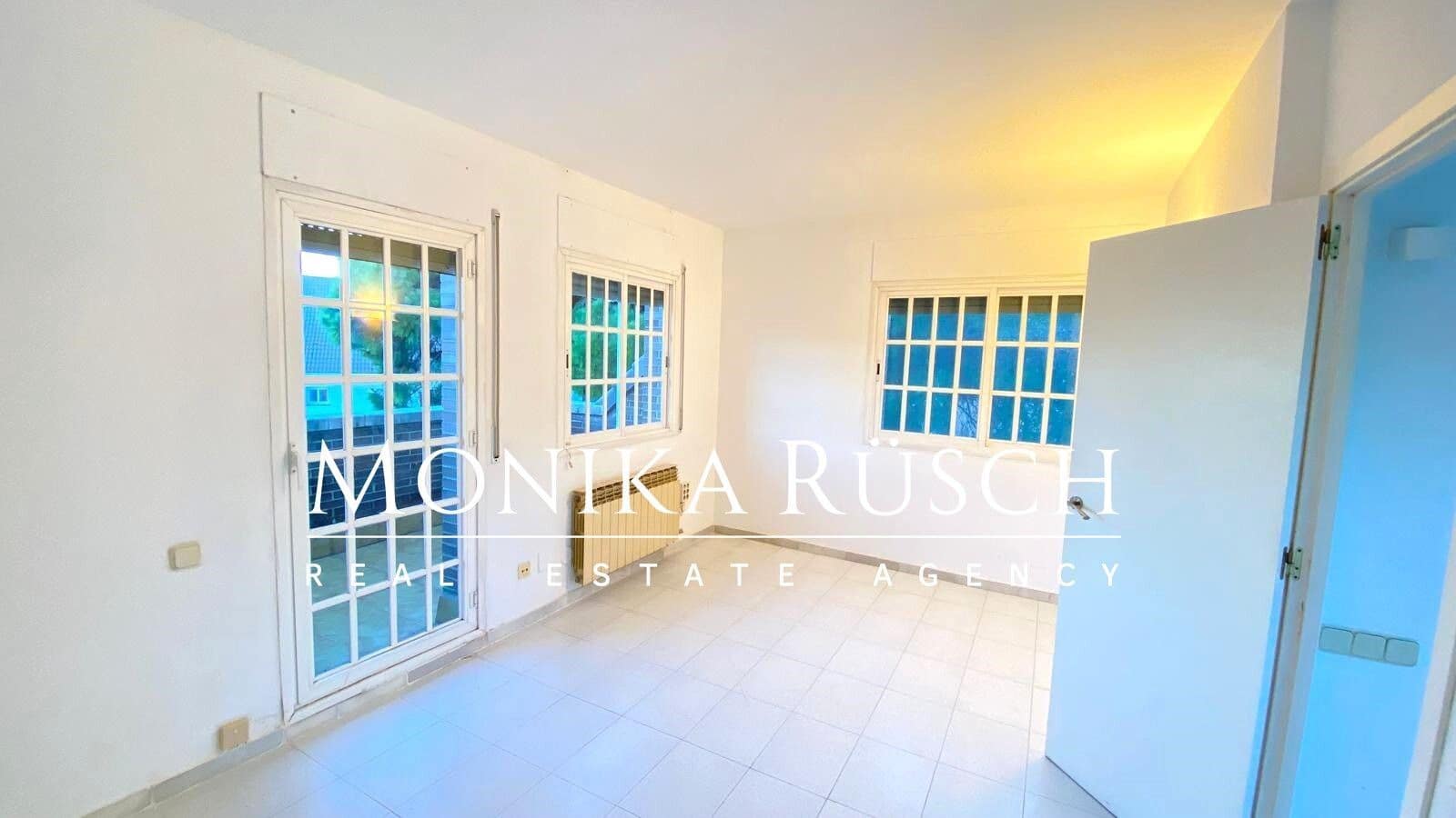 5 slaapkamer Halfvrijstaande villa te koop in Castelldefels met zwembad garage - € 980.000 (Ref: 9358856)