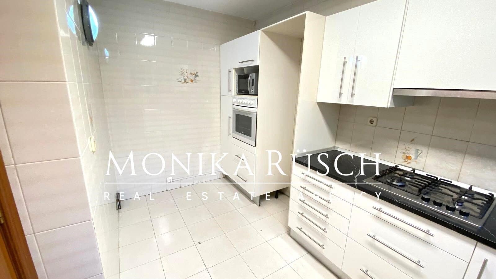 5 slaapkamer Halfvrijstaande villa te koop in Castelldefels met zwembad garage - € 980.000 (Ref: 9358856)