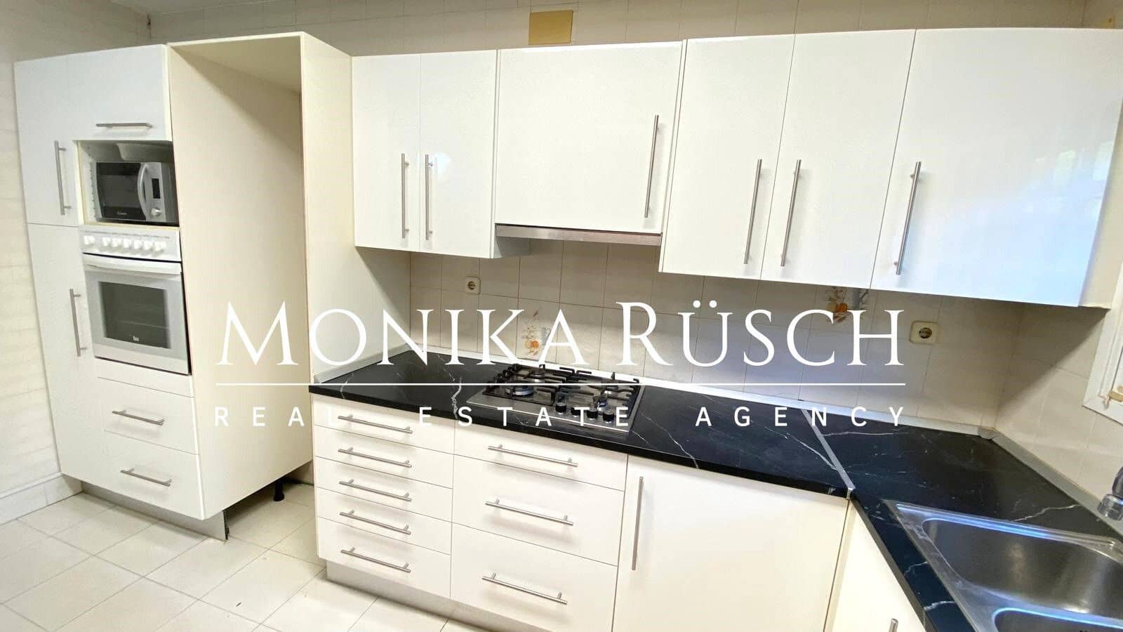 5 slaapkamer Halfvrijstaande villa te koop in Castelldefels met zwembad garage - € 980.000 (Ref: 9358856)