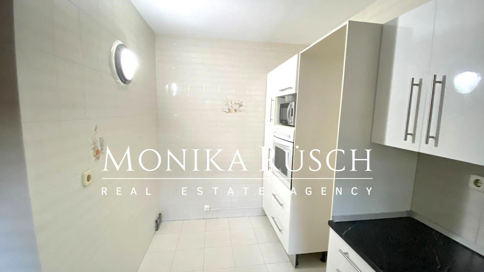 5 slaapkamer Halfvrijstaande villa te koop in Castelldefels met zwembad garage - € 980.000 (Ref: 9358856)