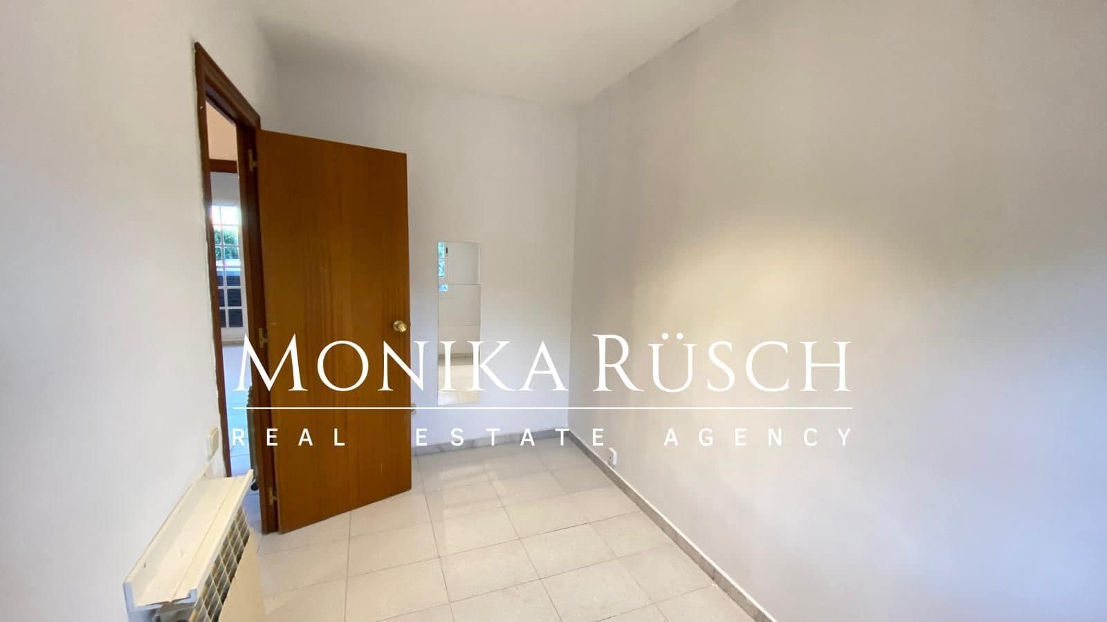 5 slaapkamer Halfvrijstaande villa te koop in Castelldefels met zwembad garage - € 980.000 (Ref: 9358856)