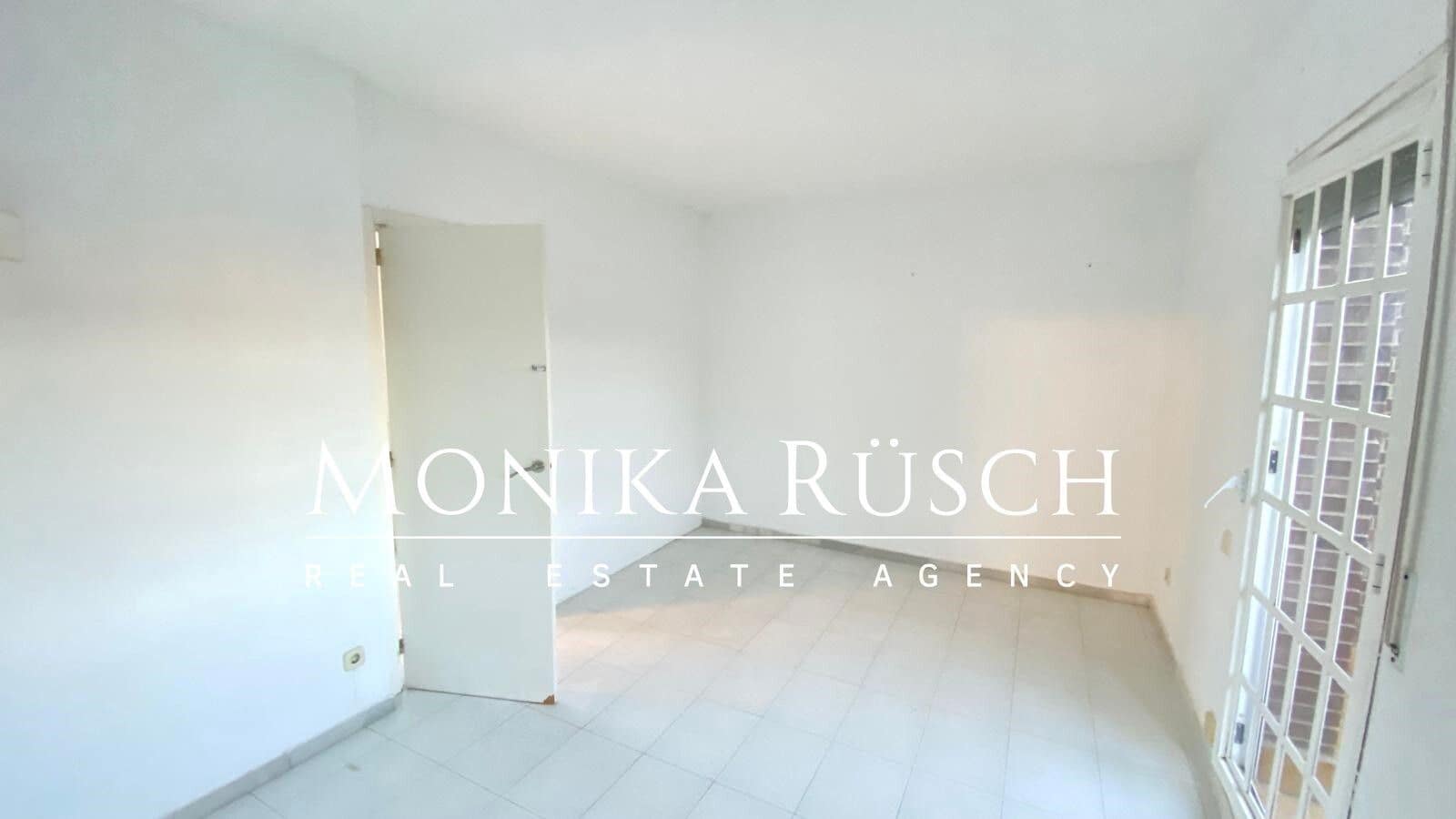 5 slaapkamer Halfvrijstaande villa te koop in Castelldefels met zwembad garage - € 980.000 (Ref: 9358856)