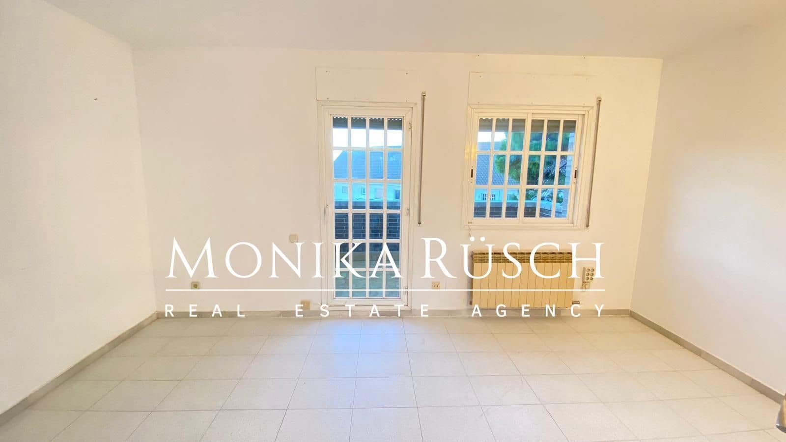 5 slaapkamer Halfvrijstaande villa te koop in Castelldefels met zwembad garage - € 980.000 (Ref: 9358856)