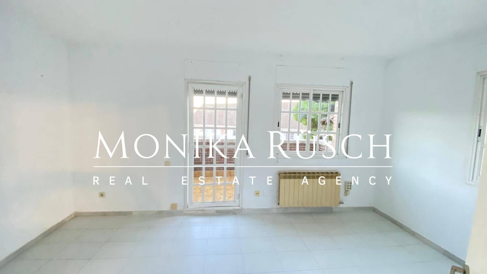 5 slaapkamer Halfvrijstaande villa te koop in Castelldefels met zwembad garage - € 980.000 (Ref: 9358856)