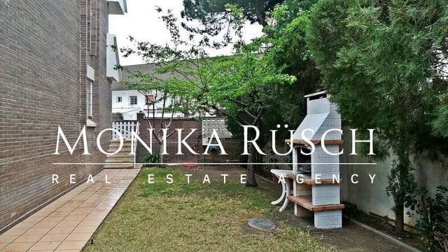 5 quarto Moradia Geminada para venda em Castelldefels com piscina garagem - 980 000 € (Ref: 9358856)