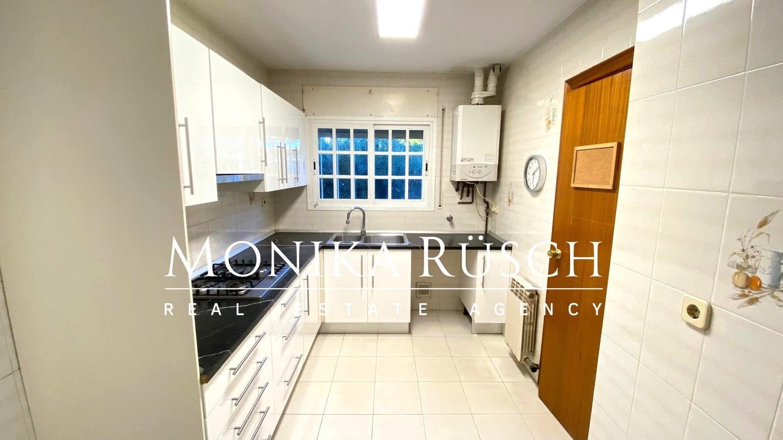 5 slaapkamer Halfvrijstaande villa te koop in Castelldefels met zwembad garage - € 980.000 (Ref: 9358856)