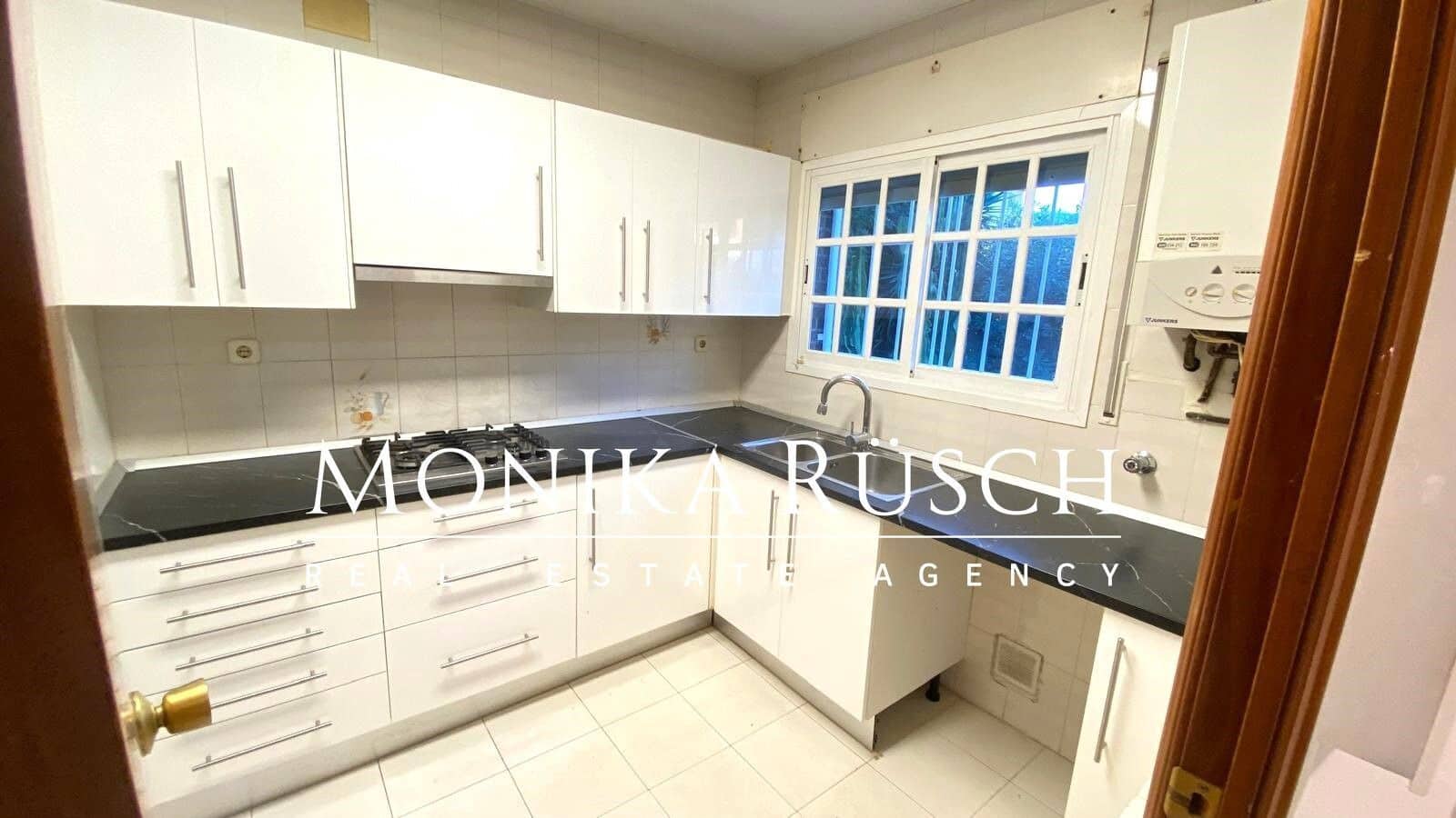 5 slaapkamer Halfvrijstaande villa te koop in Castelldefels met zwembad garage - € 980.000 (Ref: 9358856)