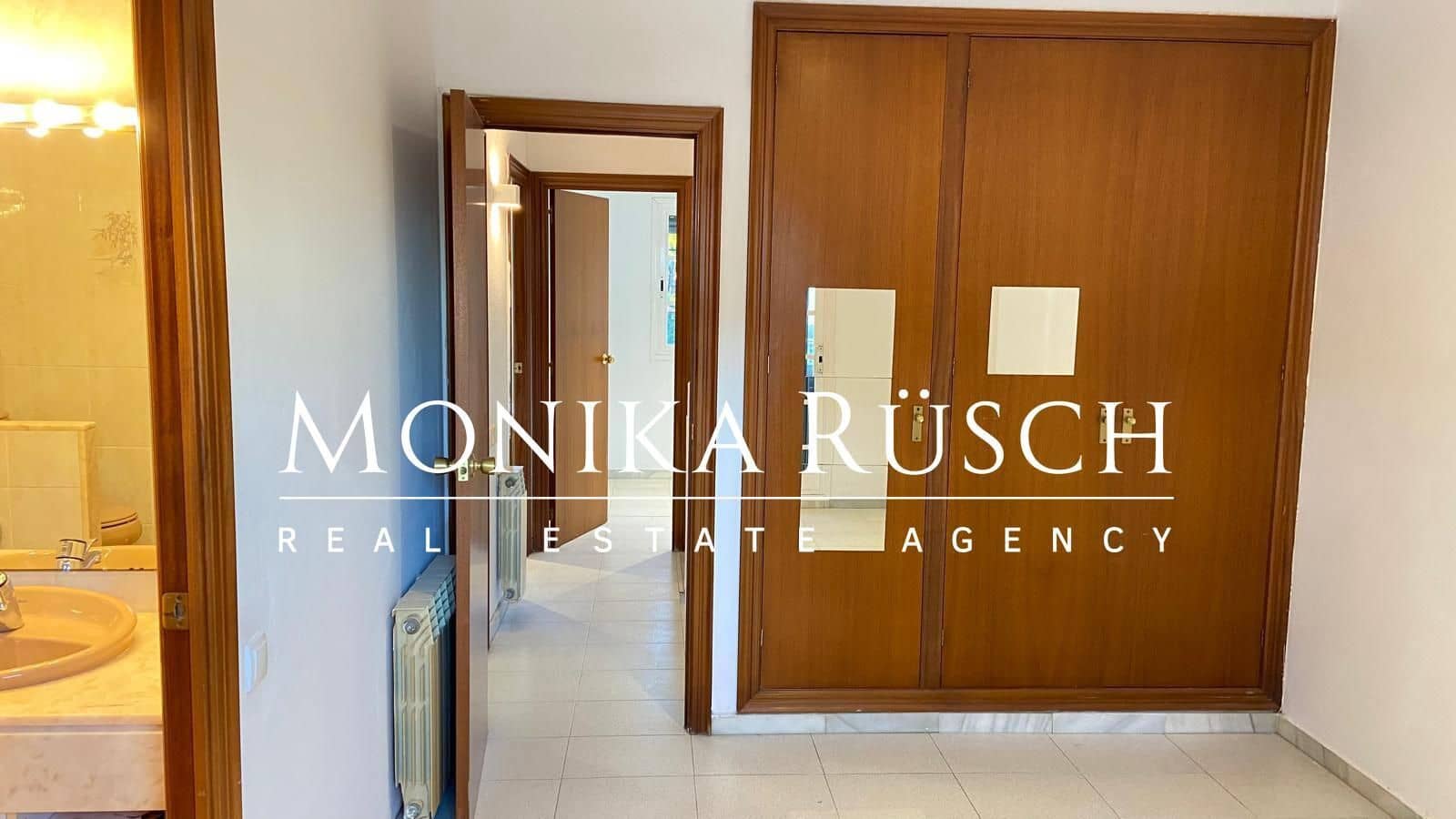 5 slaapkamer Halfvrijstaande villa te koop in Castelldefels met zwembad garage - € 980.000 (Ref: 9358856)