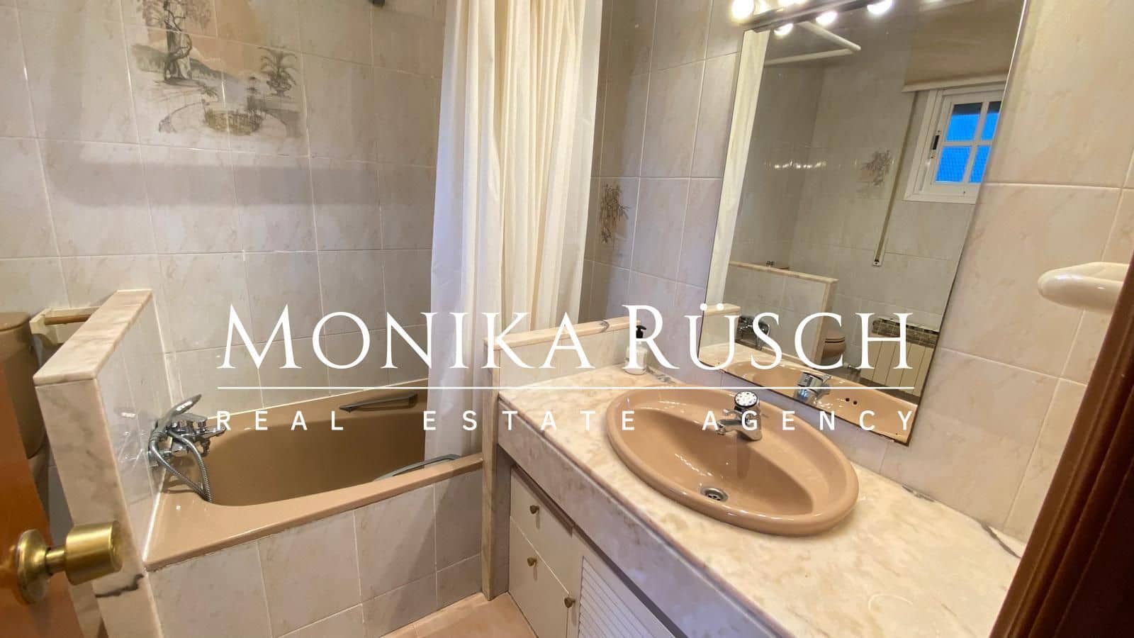 5 slaapkamer Halfvrijstaande villa te koop in Castelldefels met zwembad garage - € 980.000 (Ref: 9358856)