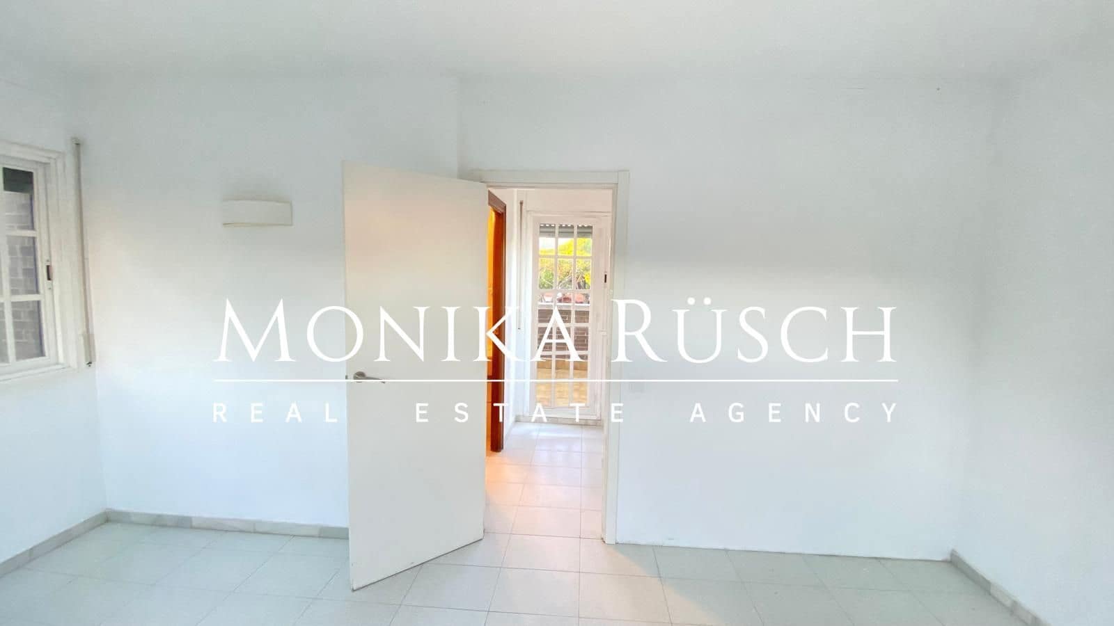 5 slaapkamer Halfvrijstaande villa te koop in Castelldefels met zwembad garage - € 980.000 (Ref: 9358856)