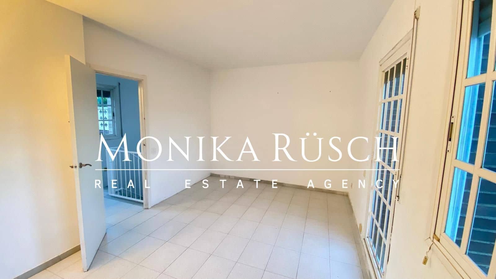 5 slaapkamer Halfvrijstaande villa te koop in Castelldefels met zwembad garage - € 980.000 (Ref: 9358856)