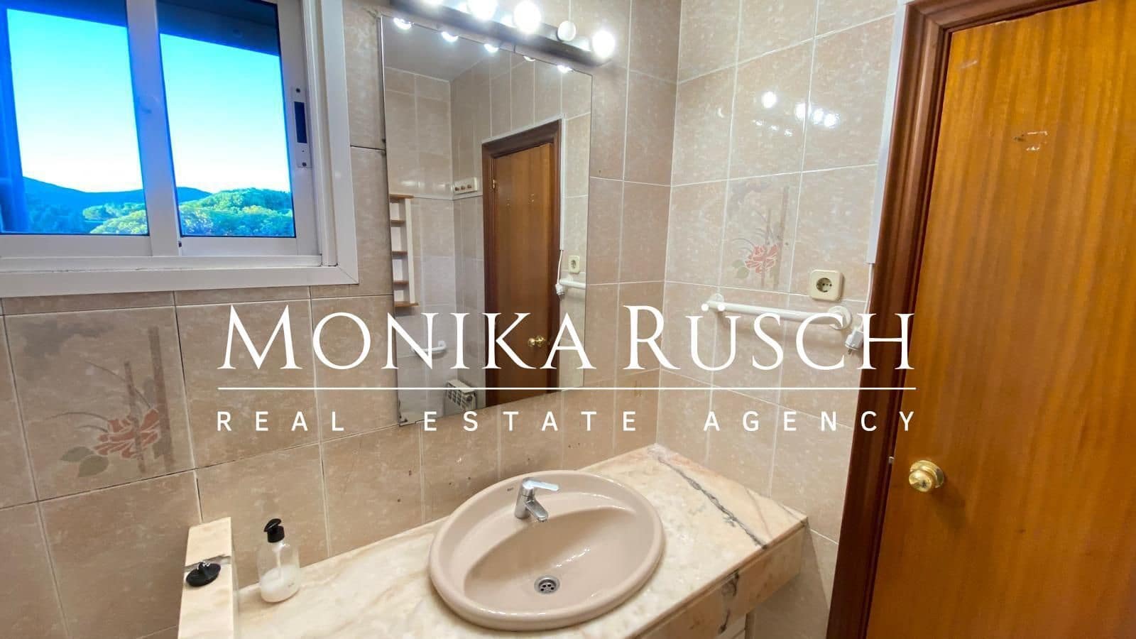 5 slaapkamer Halfvrijstaande villa te koop in Castelldefels met zwembad garage - € 980.000 (Ref: 9358856)