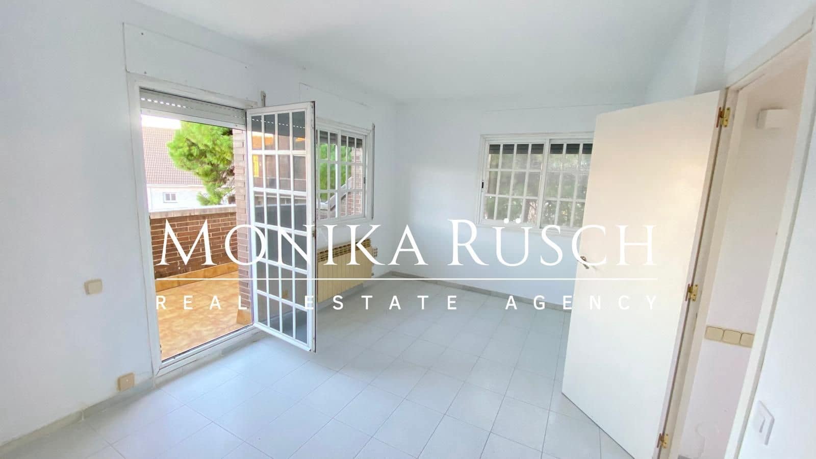 5 slaapkamer Halfvrijstaande villa te koop in Castelldefels met zwembad garage - € 980.000 (Ref: 9358856)